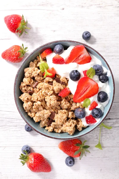 Healthy breakfast with fruits — Stock Photo, Image