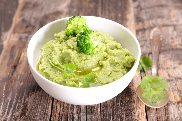 Yeşil brokoli püre