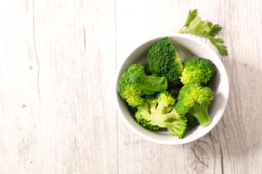 Taze çiğ brokoli.