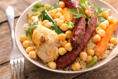 kuskus ile pişmiş tavuk