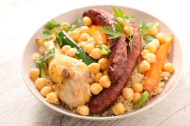 kuskus ile pişmiş tavuk