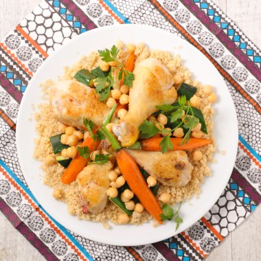 Baharat ile pişmiş tavuk