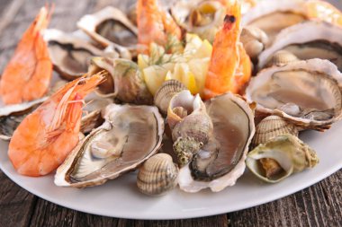 karides ve limonlu istiridye