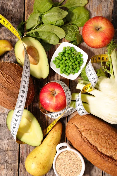 Alimentos saudáveis e equilibrados — Fotografia de Stock