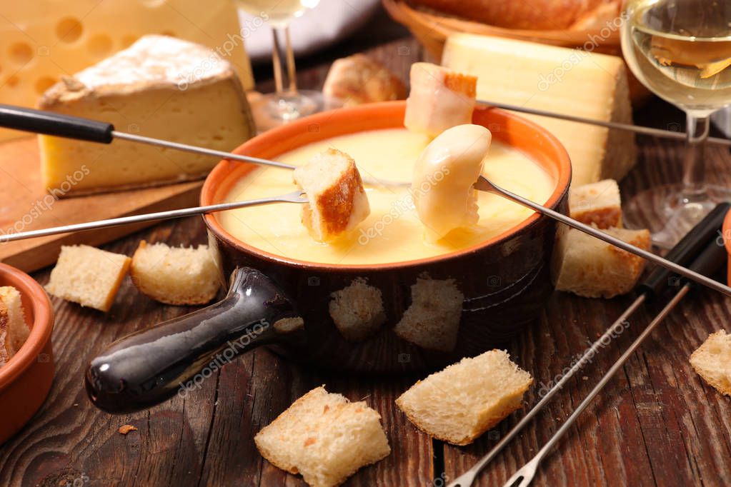 Cheese fondue with bread — Stock Photo © studioM 129847746