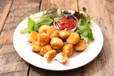 Peynirli cips ve ketçap