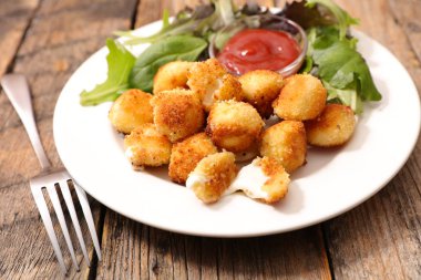 Peynirli cips ve ketçap
