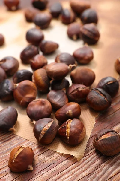 Delicious grilled chestnuts — Stock Photo, Image
