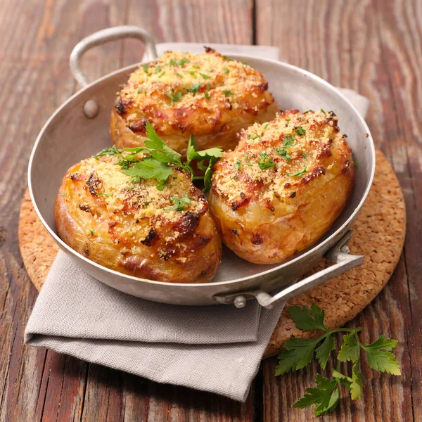 Kartoffeln mit Käse und Speck — Stockfoto