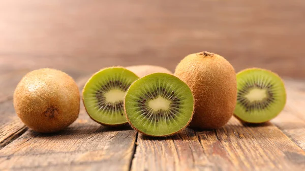 Świeże owoce kiwi — Zdjęcie stockowe