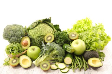 çeşitli yeşil sebze ve meyve