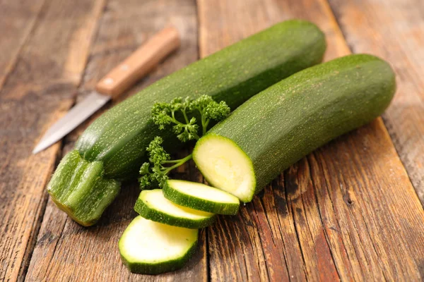 Zucchine crude affettate — Foto Stock