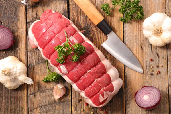 Carne de bovino crua assada — Fotografia de Stock
