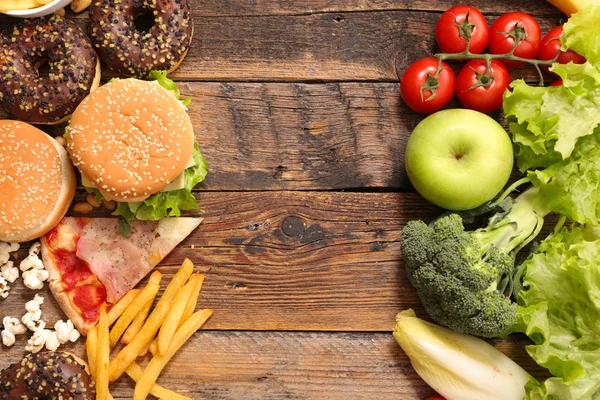Gesundes Essen oder Junk Food — Stockfoto