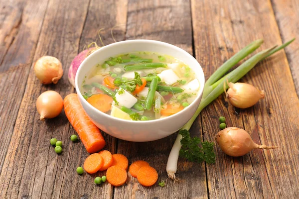 Sopa de legumes em tigela branca — Fotografia de Stock