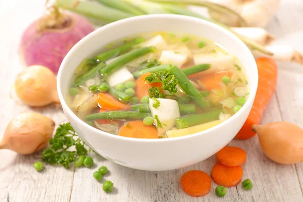 Sopa de verduras en tazón blanco —  Fotos de Stock