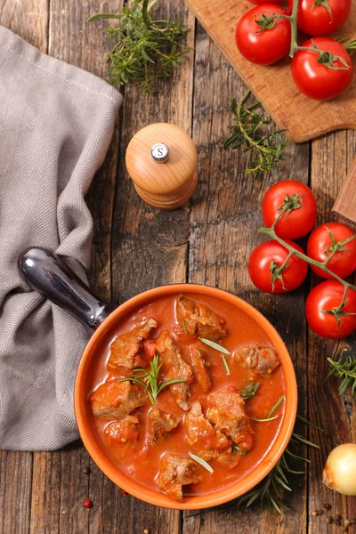 Goulache, Ragoût de viande dans la casserole — Photo