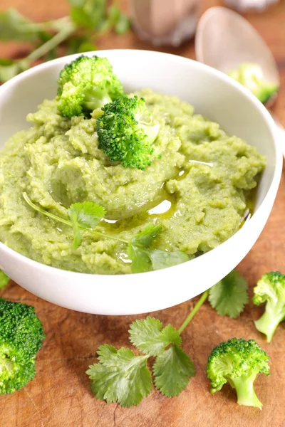 Broccoli puree in white bowl — Stock Photo, Image