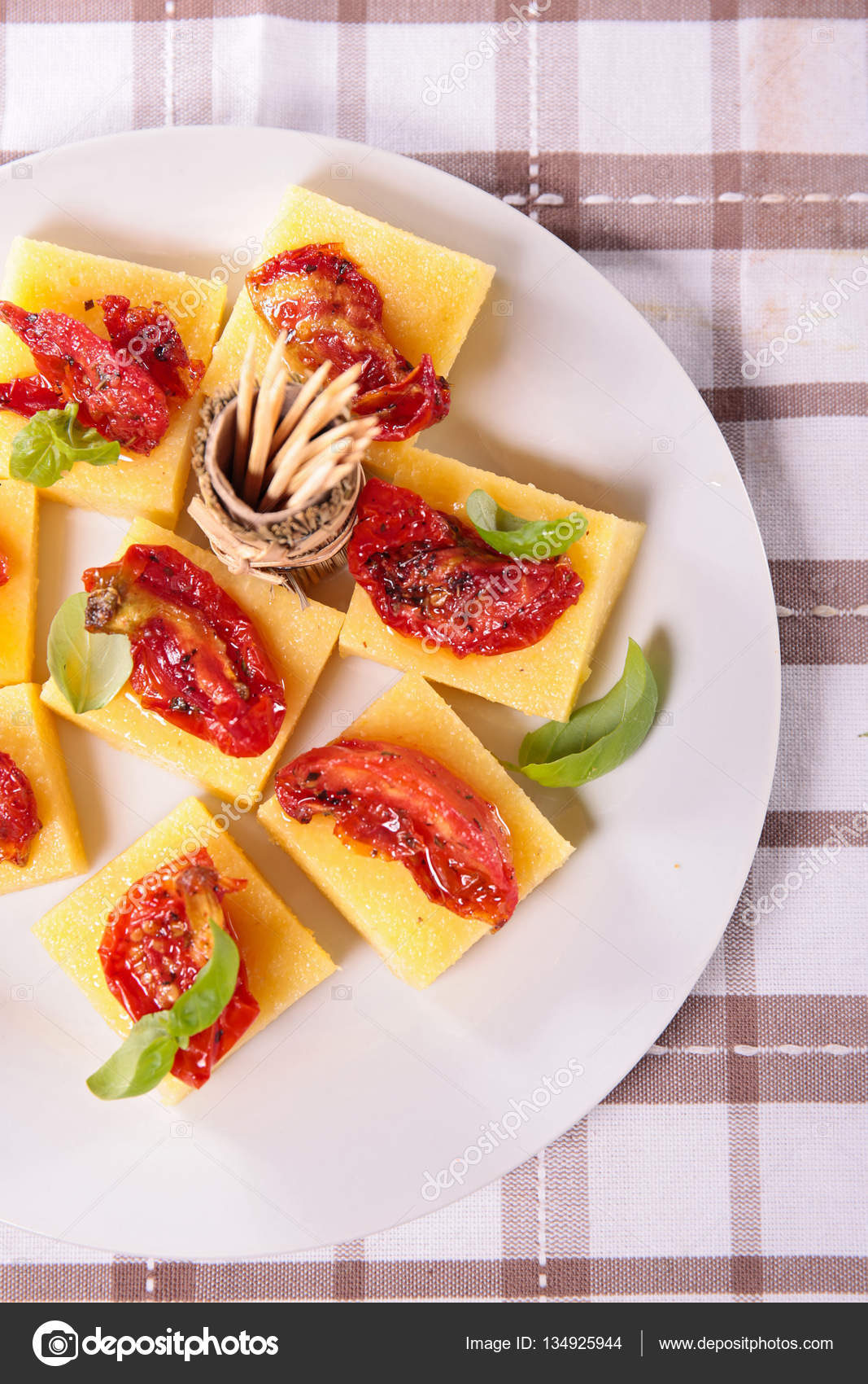 Domates ve Peynirli Polenta Domates ve Peynirli Polenta