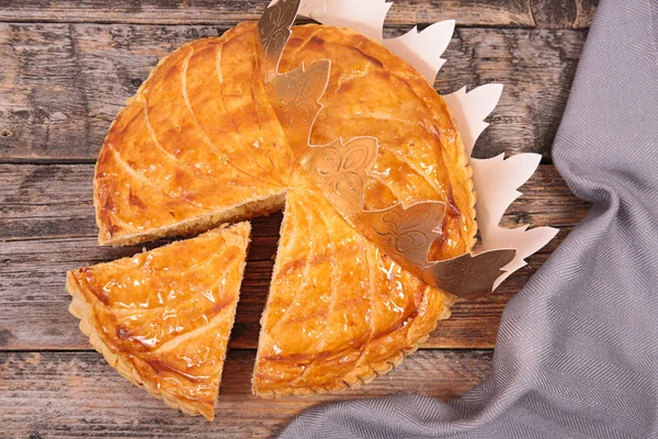 Pastel de epifanía sobre fondo de madera — Foto de Stock