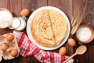 Tabakta ev yapımı krep.