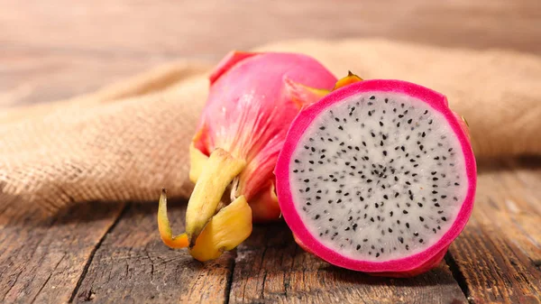 Fresh ripe dragon fruit — Stock Photo, Image