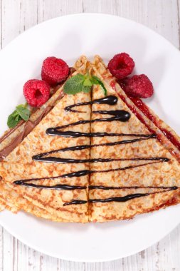 Krep kek çikolata ile