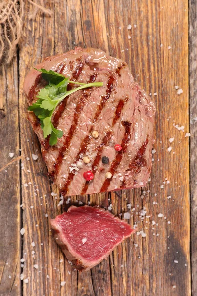 Carne frita a bordo — Fotografia de Stock