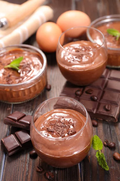 Chocolade Mousse In glazen — Stockfoto