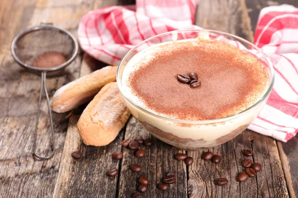 Süßes Tiramisu-Dessert mit Kaffee — Stockfoto