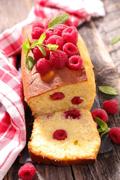 Fresh raspberry cake — Stock Photo, Image