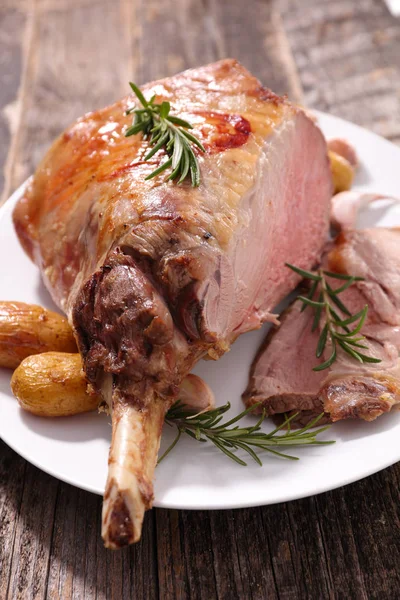 Roasted lamb leg — Stock Photo, Image