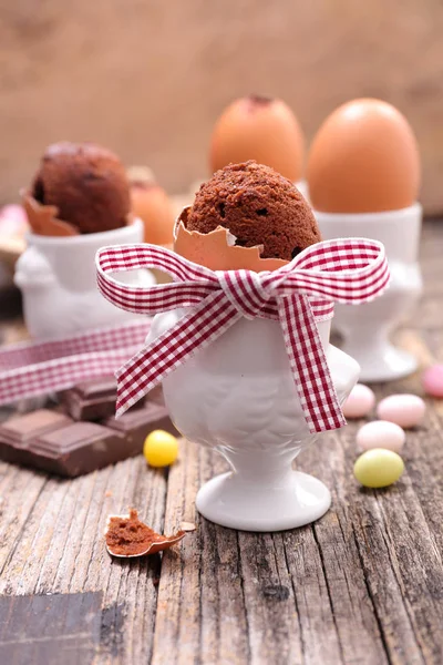 Sobremesa de Páscoa, ovos de chocolate — Fotografia de Stock