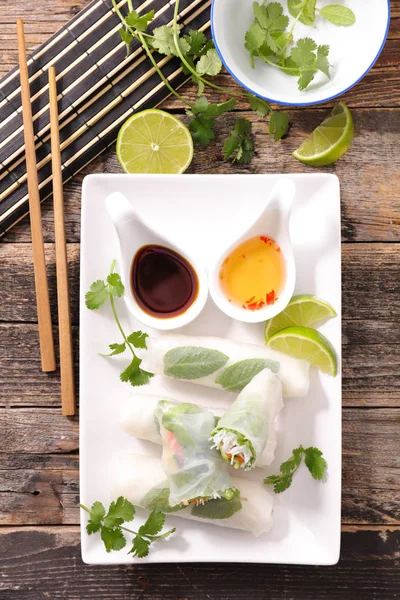 Rollos de primavera hechos de verduras — Foto de Stock