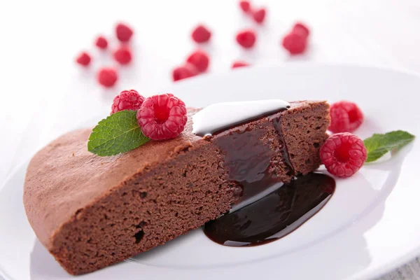 Chocolate pie and raspberries — Stock Photo, Image