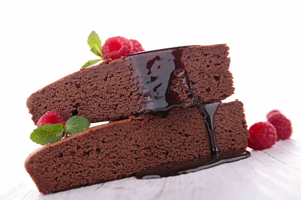Schokoladenkuchen und Himbeeren — Stockfoto