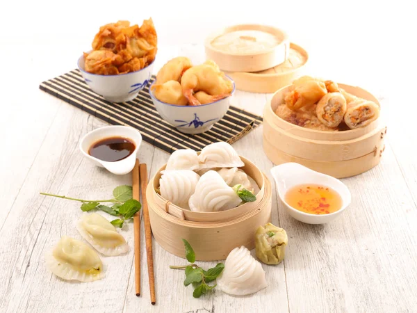 Verscheidenheid aan Aziatische gerechten — Stockfoto