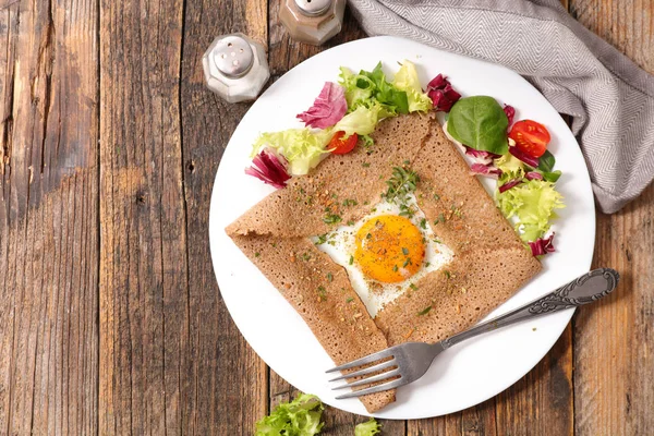 Buckwheat crepe with egg and cheese — Stock Photo, Image