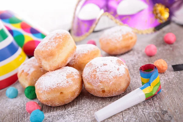 Donuts de carnaval na mesa — Fotografia de Stock