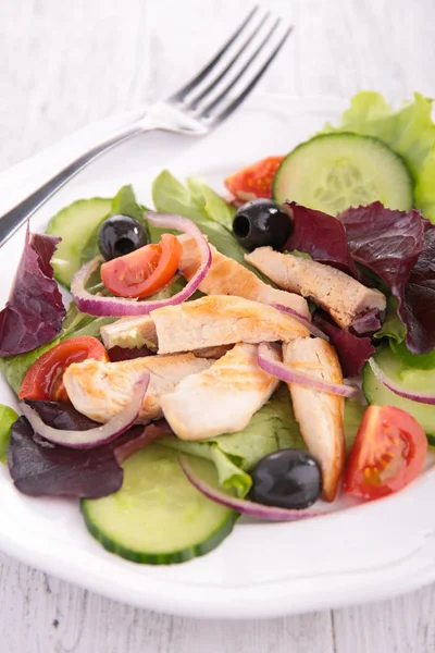 taze tavuk salatası