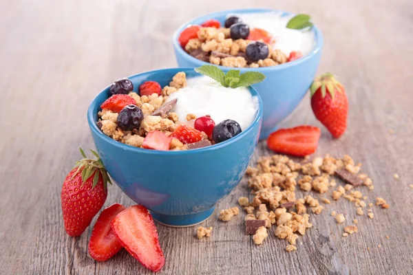 Muesli with berries and fruits — Stock Photo, Image