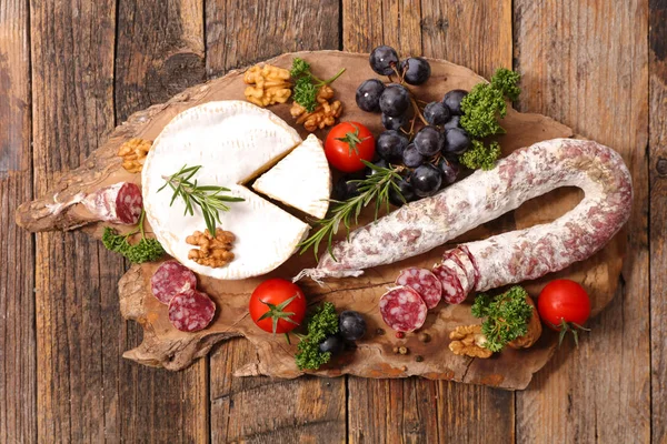 Camembert, salami and walnuts — стоковое фото