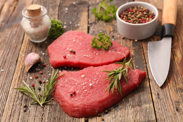 Rebanadas de carne cruda — Foto de Stock