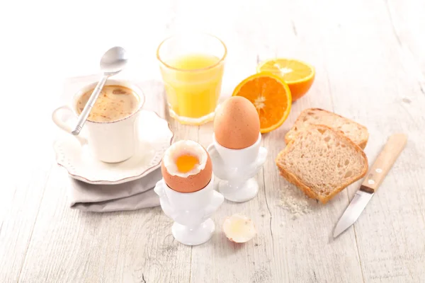 Ontbijt van gekookte eieren — Stockfoto