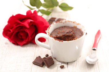 Kupa pasta ahşap arka plan üzerinde