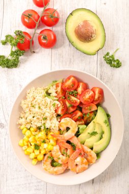 karides ile sebze salatası