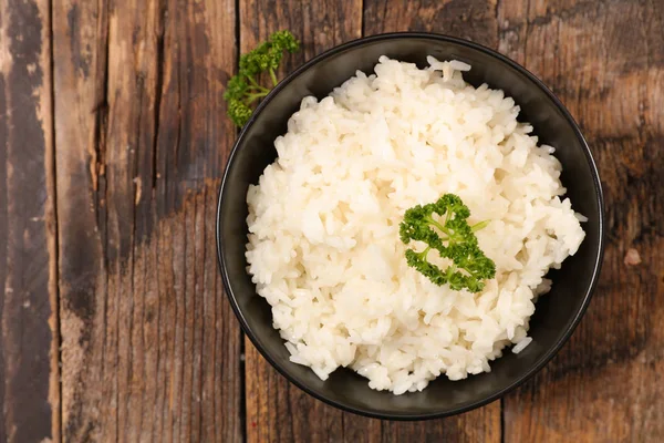 Schüssel mit gekochtem Reis — Stockfoto