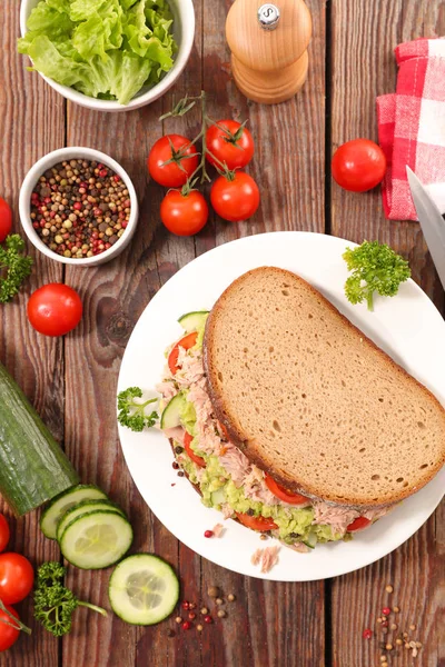 Hús- és vegables szendvics — Stock Fotó