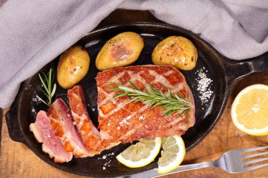 Kızarmış ördek eti