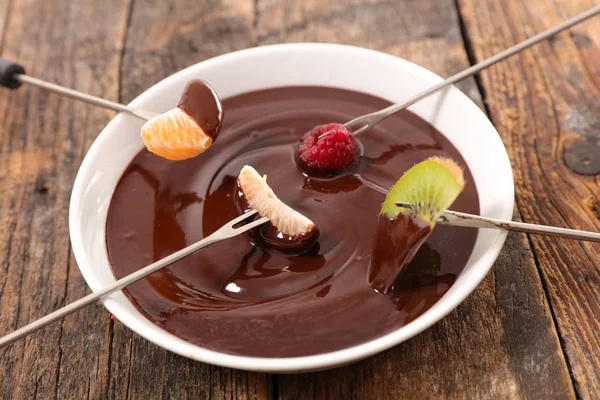 Fondue de chocolate com frutas — Fotografia de Stock